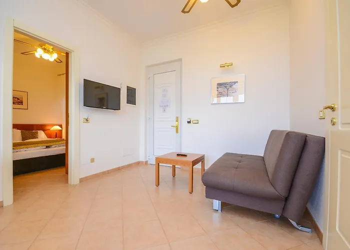 Piccola Italia アパートホテル トレモージネ