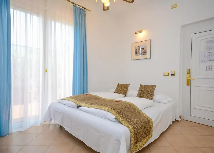 Piccola Italia アパートホテル 4*