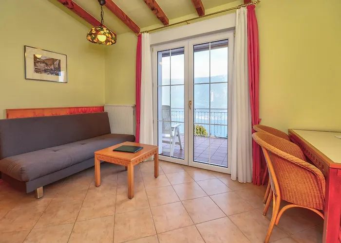 アパートホテル Piccola Italia 4*