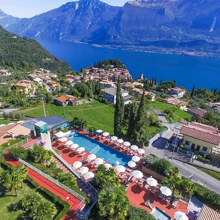 Piccola Italia Aparthotel 4*