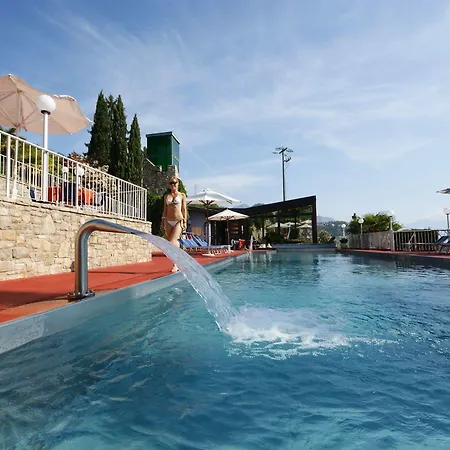 Piccola Italia Aparthotel 4*