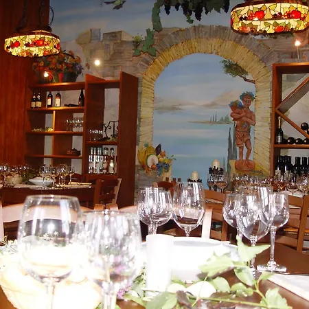Piccola Italia Aparthotel 4*